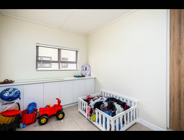 3 BEDROOM APARTMENT FOR SALE IN SANDOWN